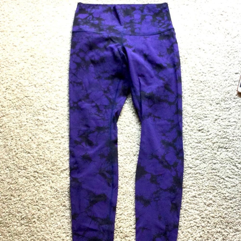 Lulu high waisted purple and blk wunder unders.
